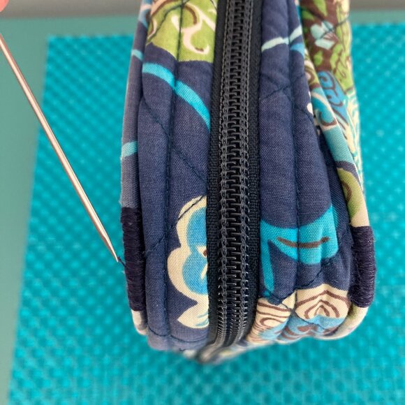 Bella Taylor Travel Cosmetic Jewelry Zip Around Case - Picture 11 of 16